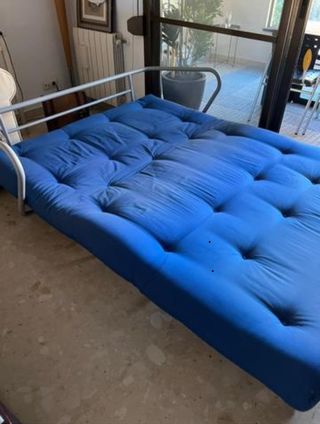 Sofá cama azul plegable