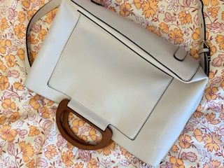 Bolso Parfois beige asa madera