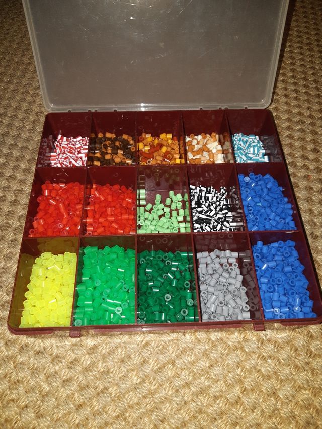 Hama Beads: Caja con surtidos y plantillas