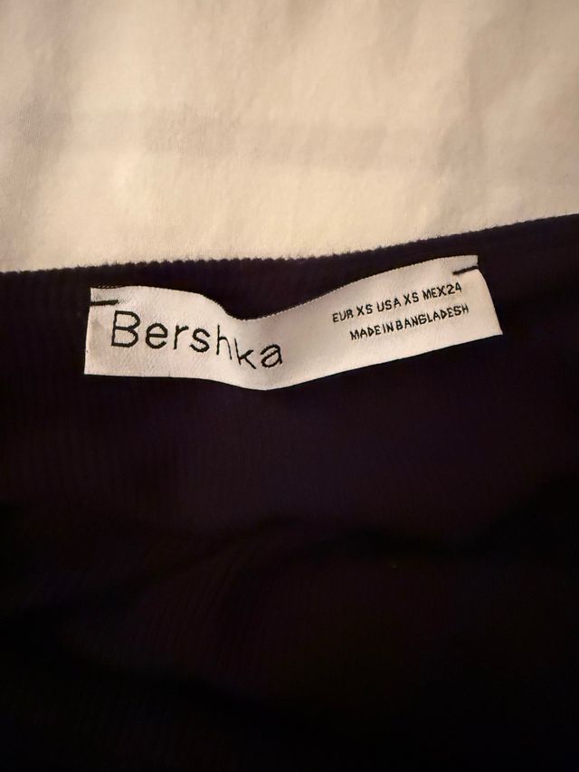 Vestido negro Bershka - Ajustado