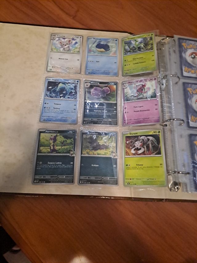 Álbum Pokémon: cartas variadas