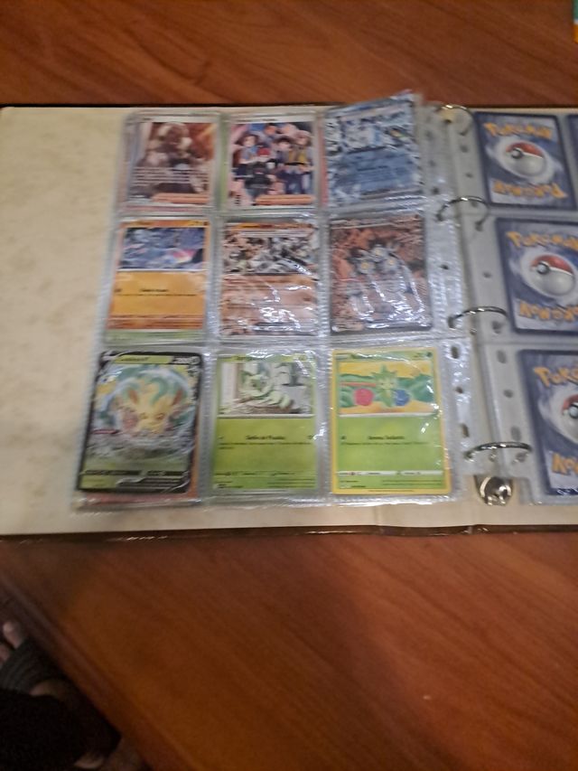 Álbum Pokémon: cartas variadas