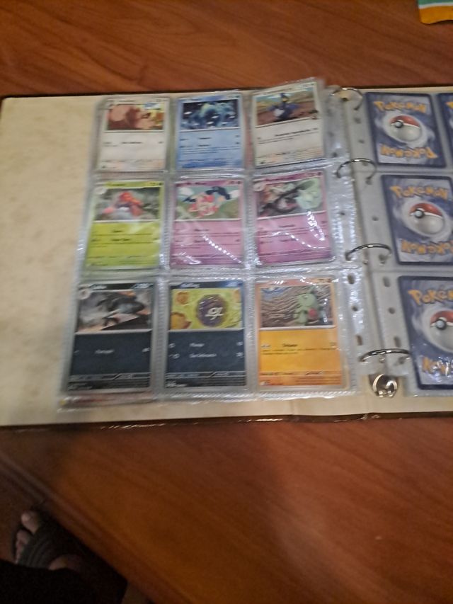 Álbum Pokémon: cartas variadas