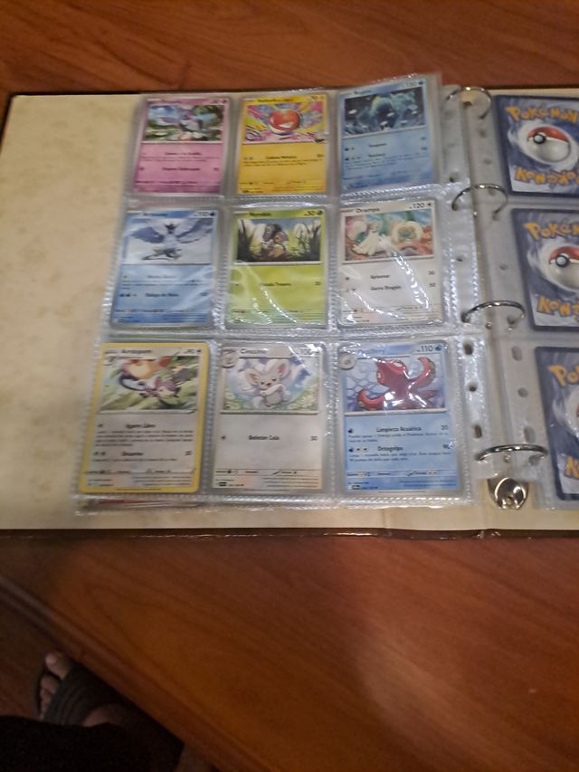 Álbum Pokémon: cartas variadas