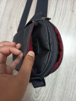 Bandolera Nike negra