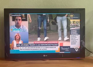 TV LG 32" 32LD350 - Negro/Rojo