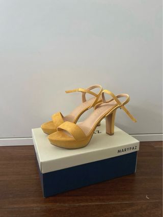 Sandalias Marypaz amarillas tacón 40