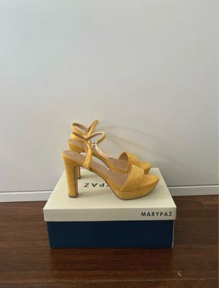 Sandalias Marypaz amarillas tacón 40