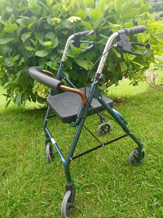 Andador con asiento para adultos