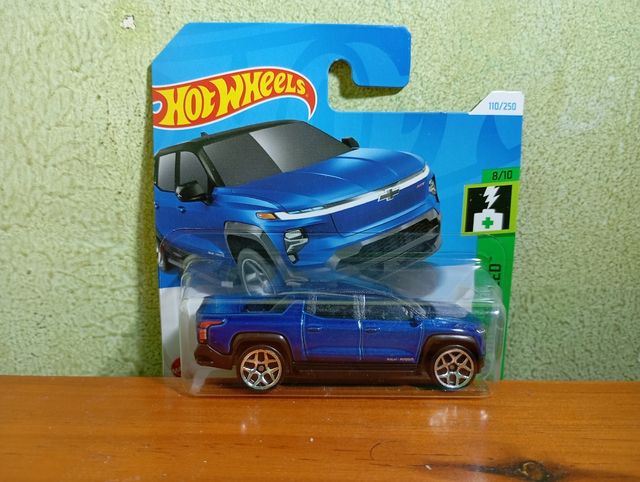 Hot Wheels Silverado EV RST