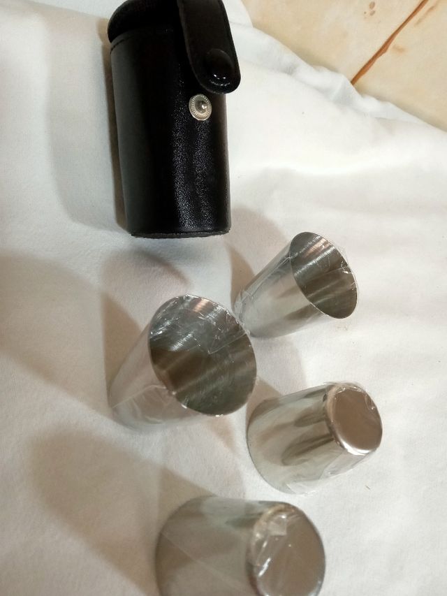 Set 4 vasos chupitos metal + estuche