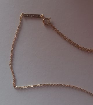 Collar inicial M dorado con circonitas