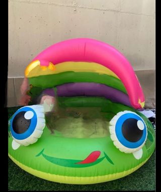 Piscina infantil con toldo