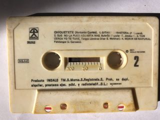 distintas cintas de cassetes antiguas