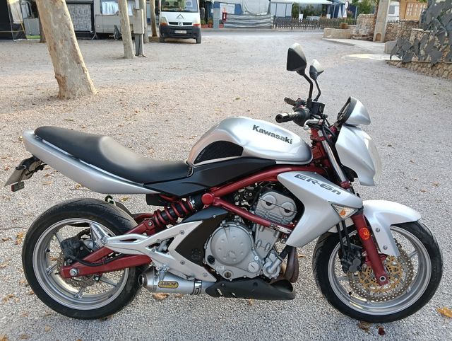 Kawasaki ER-6n 650cc - 2006 con 45337km,etiqueta C
