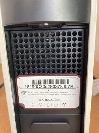 Cafetera Nespresso Mini blanca