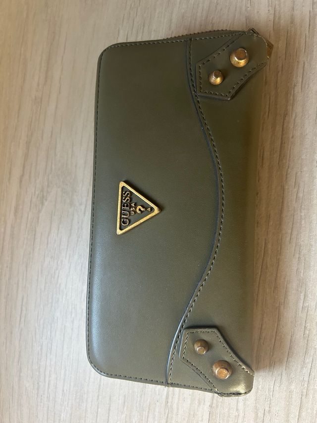 Cartera Guess verde oliva