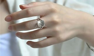 PLATA Anillo gran Circonita 