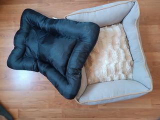 2 camas para gatos - beige y verde. 
Están como nu