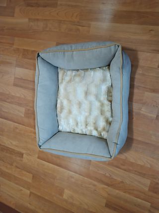 2 camas para gatos - beige y verde. 
Están como nu