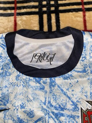Camisola Portugal CR7 - Tamanho XL