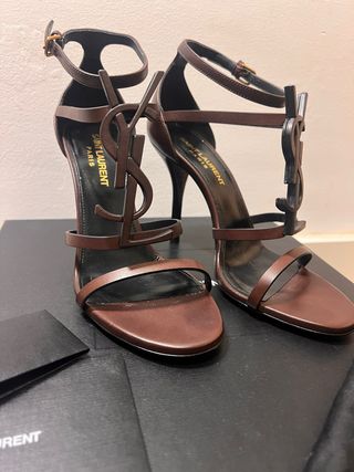 tacones de cuero 