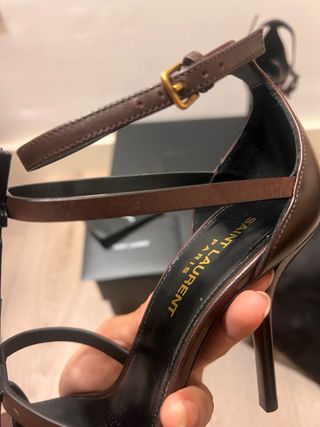 tacones de cuero 