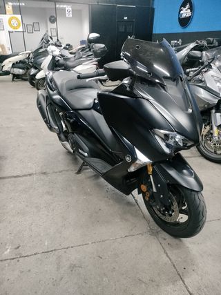Yamaha TMax 530 DX - Scooter