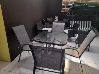 SUPER OFERTA MESA EXTERIOR CRISTAL Y CUATRO SILLAS