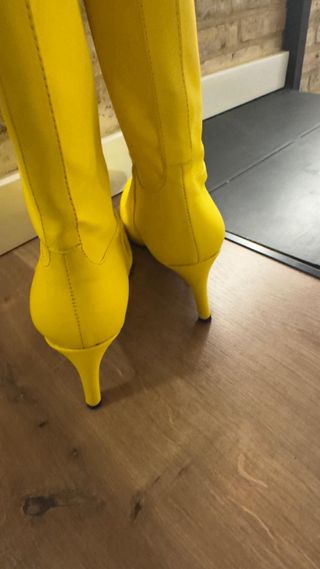 Botas altas amarillas veganas amarillas