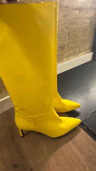 Botas altas amarillas veganas amarillas