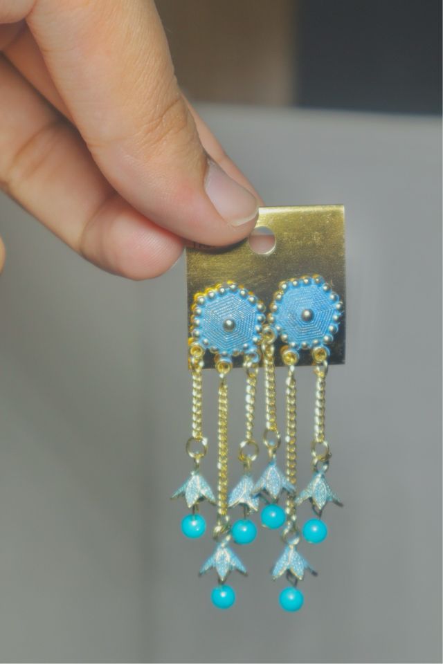 Aretes dorados con azul