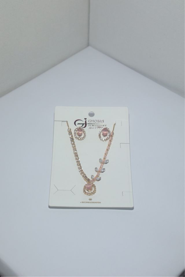 Juego de collar y aretes.