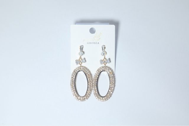 Aretes dorados con brillantes