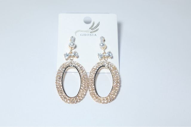 Aretes dorados con brillantes