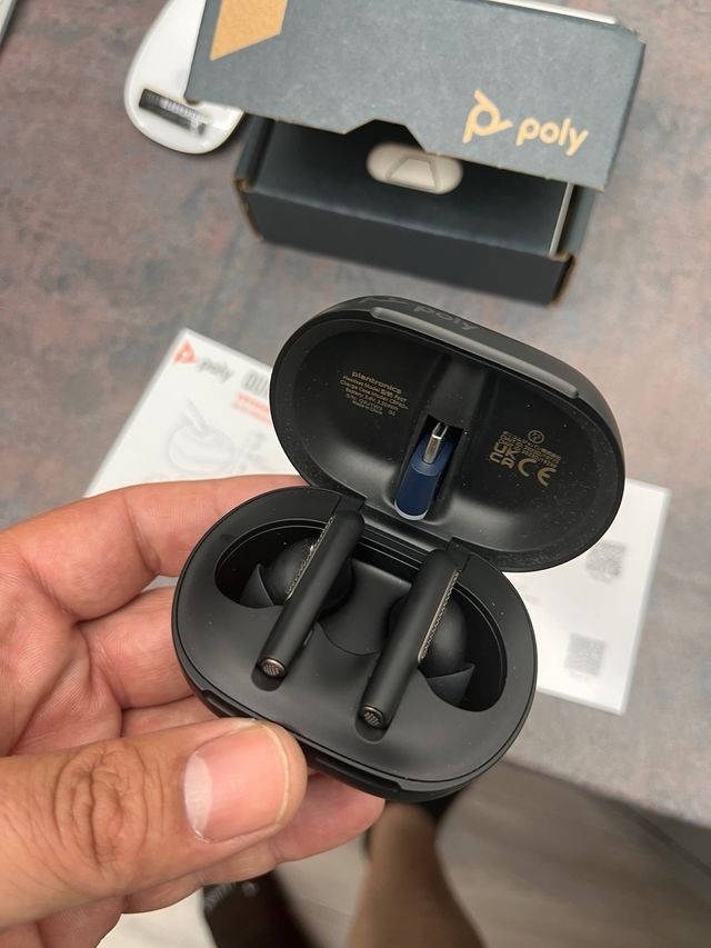 Auriculares Poly Voyager Free 60-UC