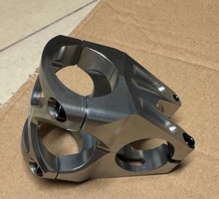 Avanço Evosid 40mm - MTB aluminio cor titanio