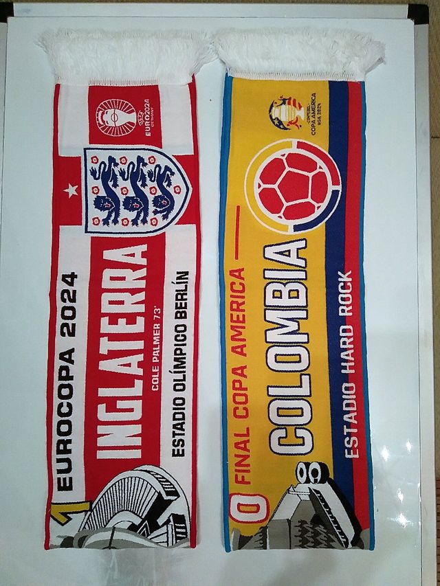 Sciarpe da calcio della finale 2024: Arg-Col ed Esp-Ing