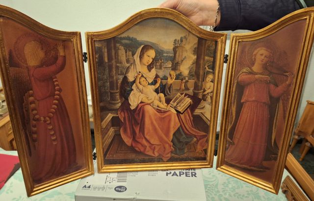 CUADRO TRIPTICO RELIGIOSO,  "Virgen con niño"