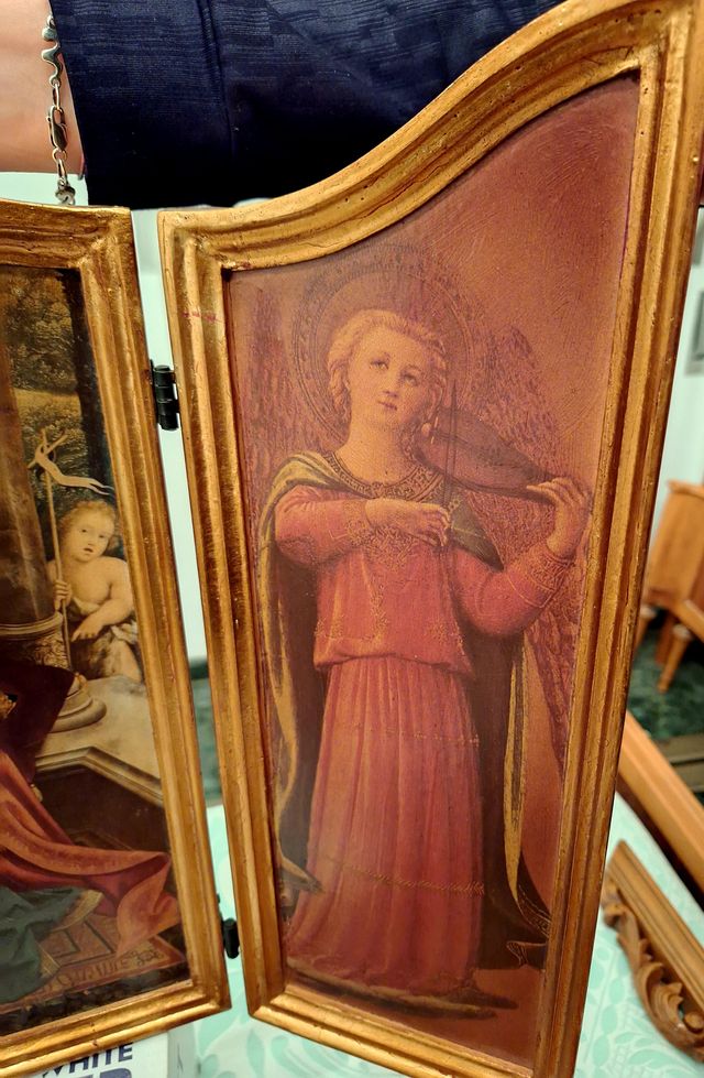 CUADRO TRIPTICO RELIGIOSO,  "Virgen con niño"