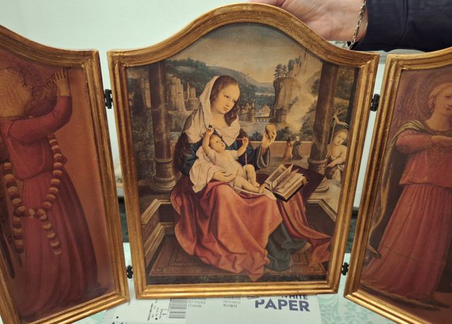 CUADRO TRIPTICO RELIGIOSO,  "Virgen con niño"
