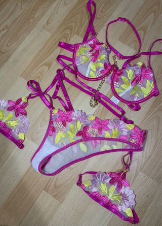Lencería floral rosa y verde