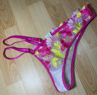 Lencería floral rosa y verde