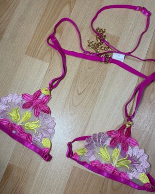 Lencería floral rosa y verde
