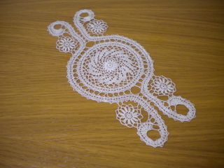 4 TAZZINE DECORATE IN RILIEVO+PIATTINO+1 CENTRO