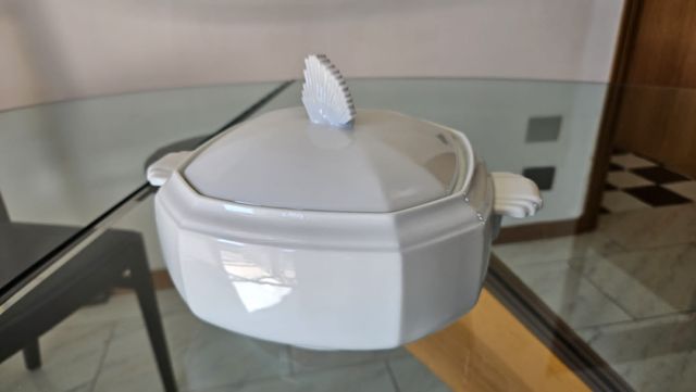 Biscottiera in porcellana bianca