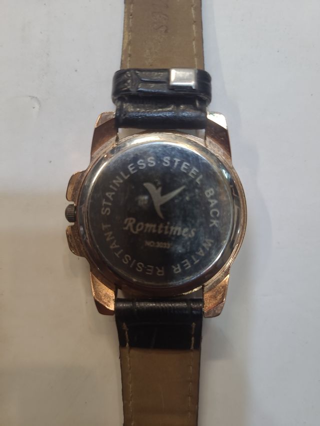 Reloj Romtimes mujer dorado