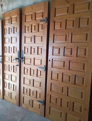 Puertas madera pino