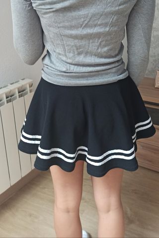 Minifalda negra y blanca juvenil