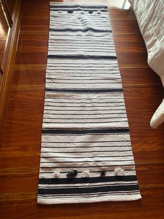 Alfombra Zara Home  blanco-negro + libro regalo